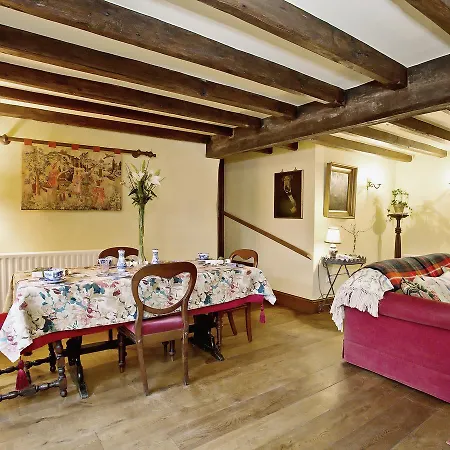 The Old Hayloft 해러게이트